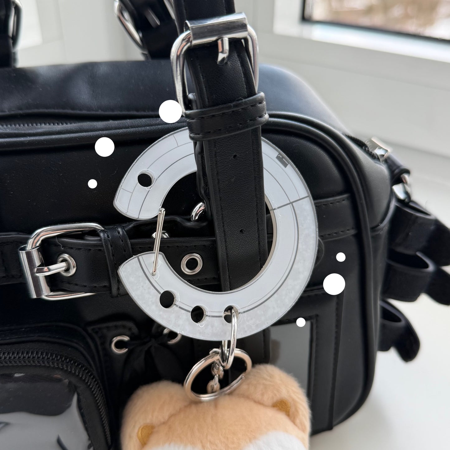 CARABINER, ATTACHEMENTS FOR KEYCHAINS