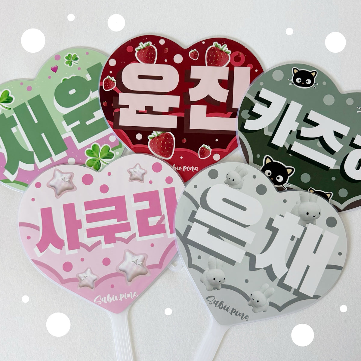 LE SSERAFIM concert heart pickets