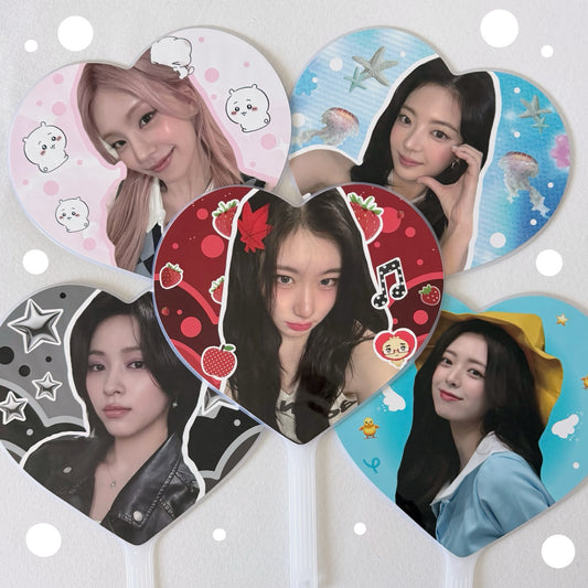 ITZY concert heart pickets