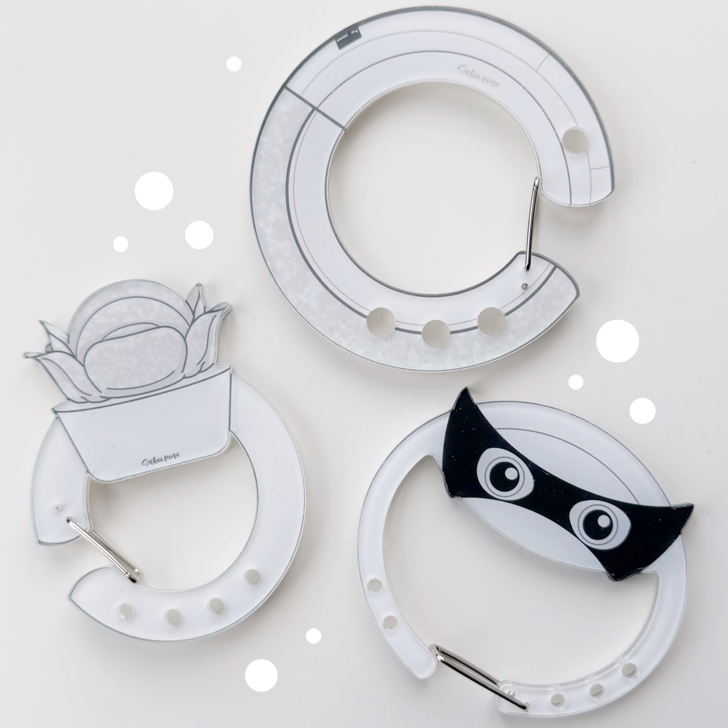 CARABINER, ATTACHEMENTS FOR KEYCHAINS