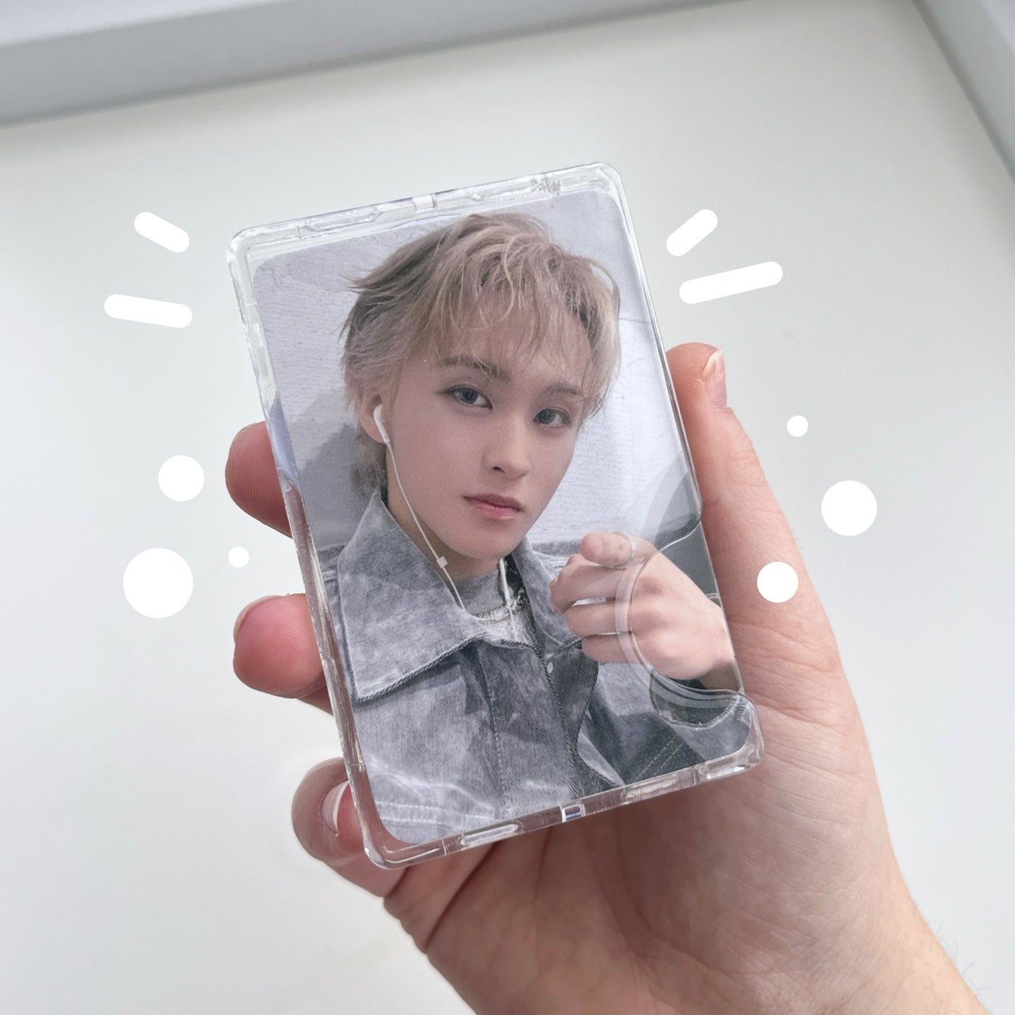 Clear magnetic card holder